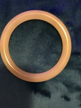 Jade Peach-Colored Smooth Resin Bracelet